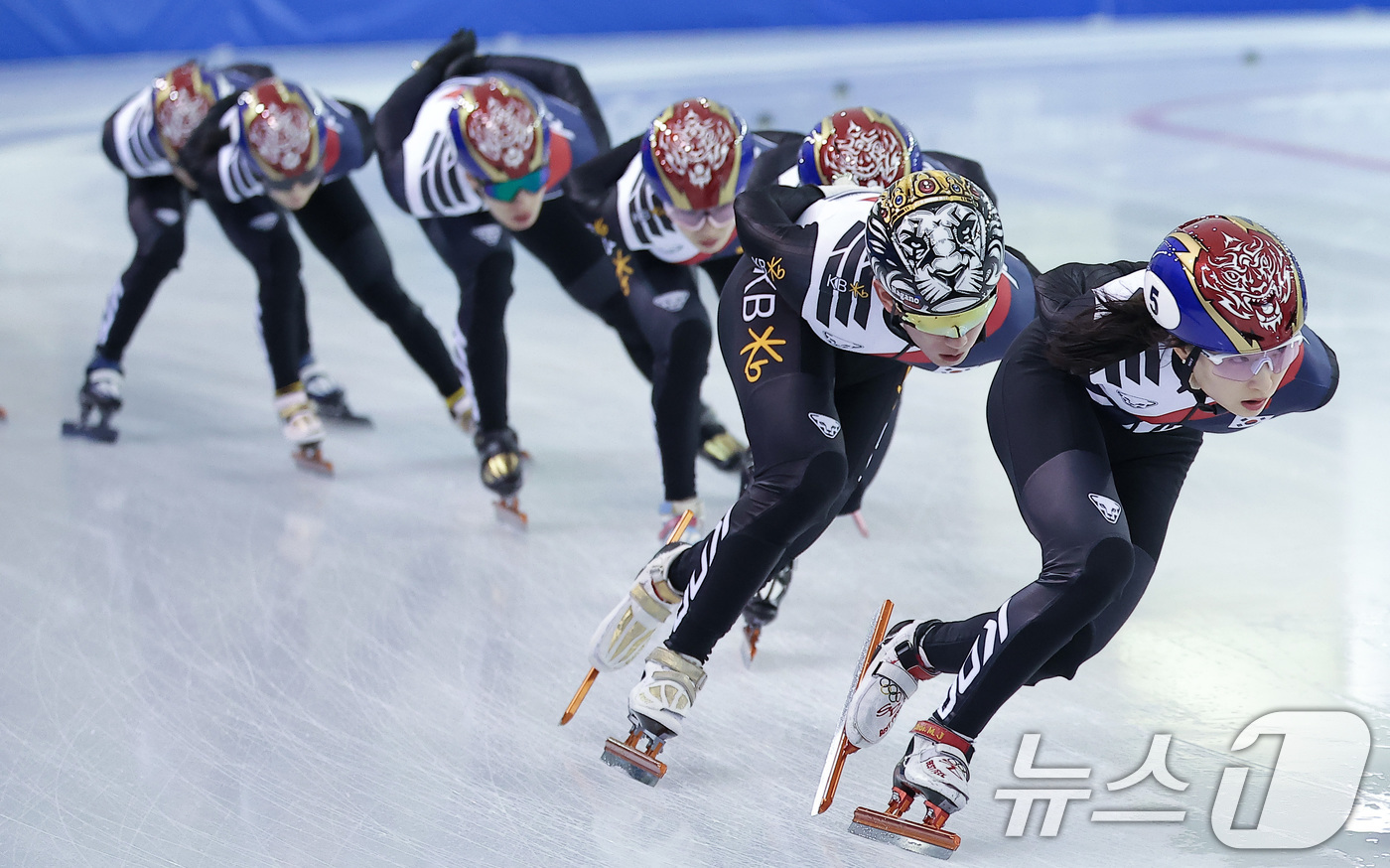(진천=뉴스1) 김성진 기자 = 쇼트트랙 최민정이 7일 충북 진천선수촌 챔피언하우스에서 열린 2026 밀라노코르티나동계올림픽대회 D-30 미디어데이 및 훈련 공개에서 훈련을 하고 …