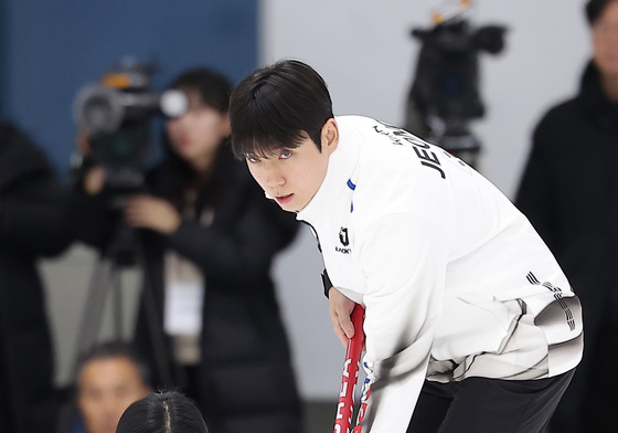 대한민국 선수단 첫 경기 펼칠 컬링 믹스더블 김선영·정영석