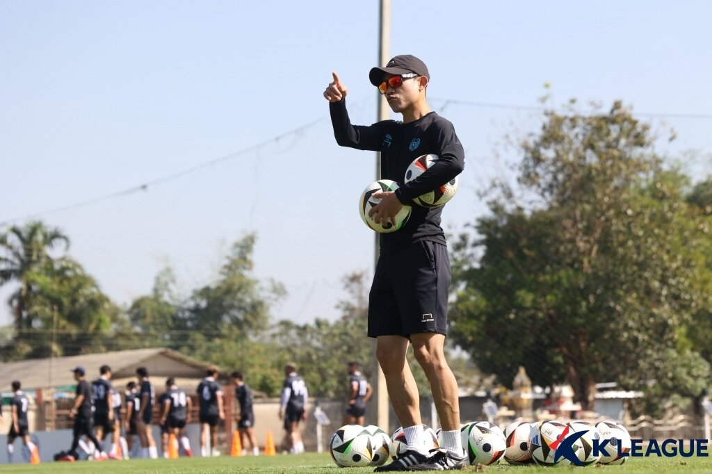 본문 이미지 - 대구FC 감독을 역임한 최원권 수석코치가 조성환 사단에 합류했다. (한국프로축구연맹 제공)