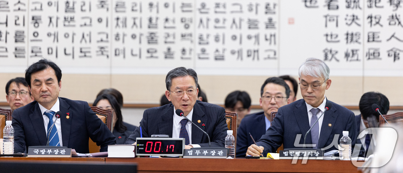 (서울=뉴스1) 이승배 기자 = 7일 서울 여의도 국회에서 열린 제430회국회(임시회) 법제사법위원회 제3차 전체회의에서 정성호 법무부 장관이 의원 질의에 답변하고 있다. 2026 …