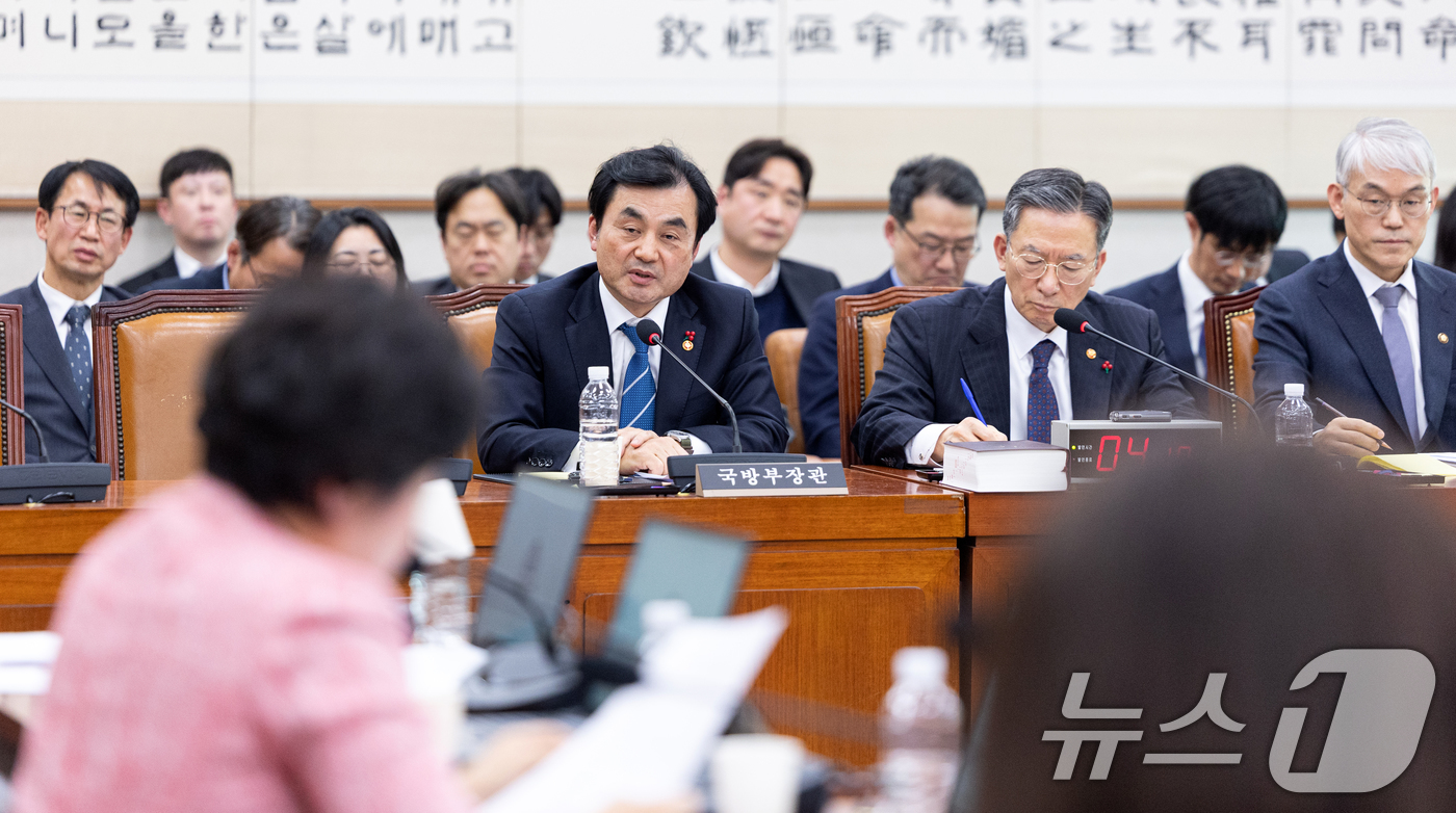 (서울=뉴스1) 이승배 기자 = 7일 서울 여의도 국회에서 열린 제430회국회(임시회) 법제사법위원회 제3차 전체회의에서 안규백 국방부 장관이 의원 질의에 답변하고 있다. 2026 …