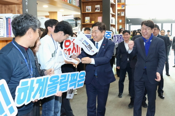 전주시청 방문한 김관영 전북지사 "전주시가 성장해야 전북이 발전"