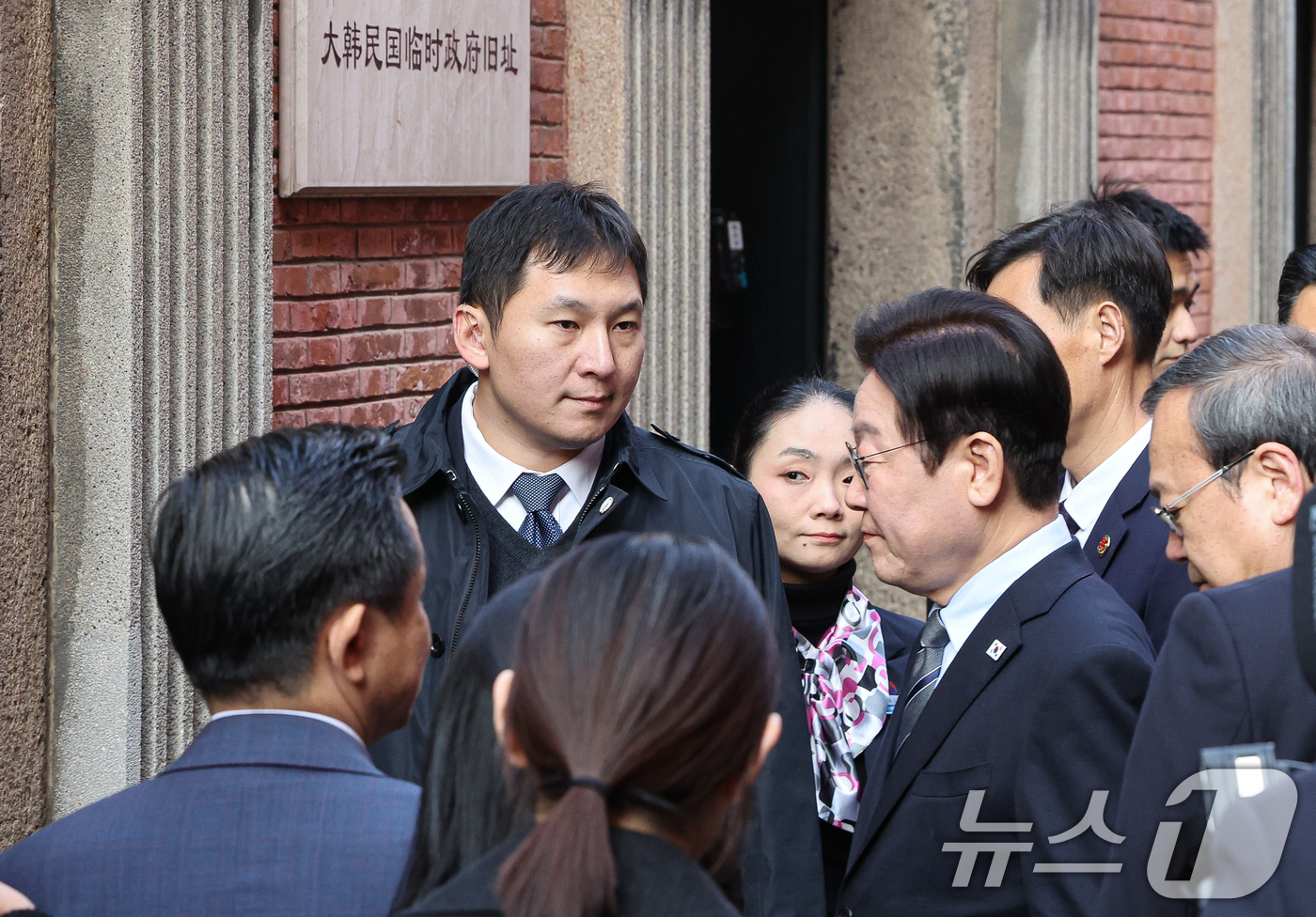 (상하이(중국)=뉴스1) 허경 기자 = 이재명 대통령이 7일 중국 상하이 대한민국 임시정부 청사로 들어서고 있다. 2026.1.7/뉴스1