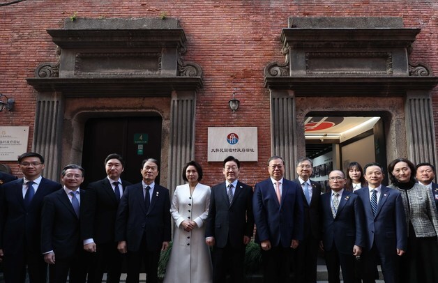 기념촬영 하는 이재명 대통령