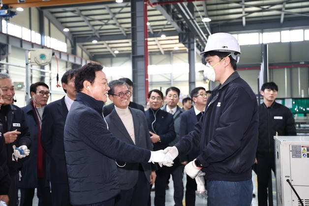 박완수 경남지사, 김해 산업현장서 기업 애로 청취