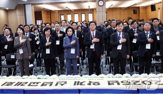 '1500억 펀드·전담조직' 당근 제안 정부…제약계 "약가 후려치기 멈춰야"