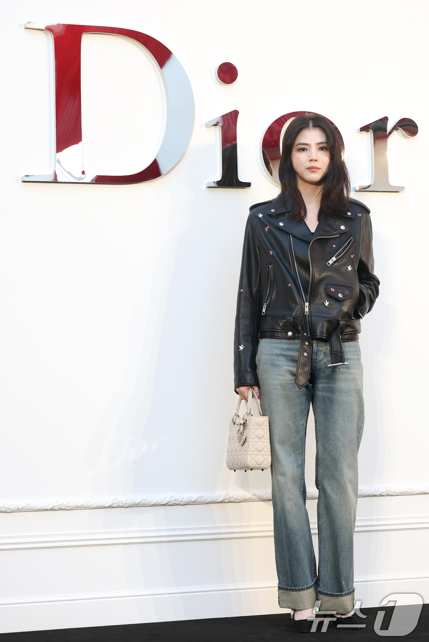 (서울=뉴스1) 권현진 기자 = 배우 한소희가 7일 오후 서울 성동구 디올 성수에서 열린 조나단 디올 컬렉션 론칭 기념 행사에 참석해 포즈를 취하고 있다. 2026.1.7/뉴스1