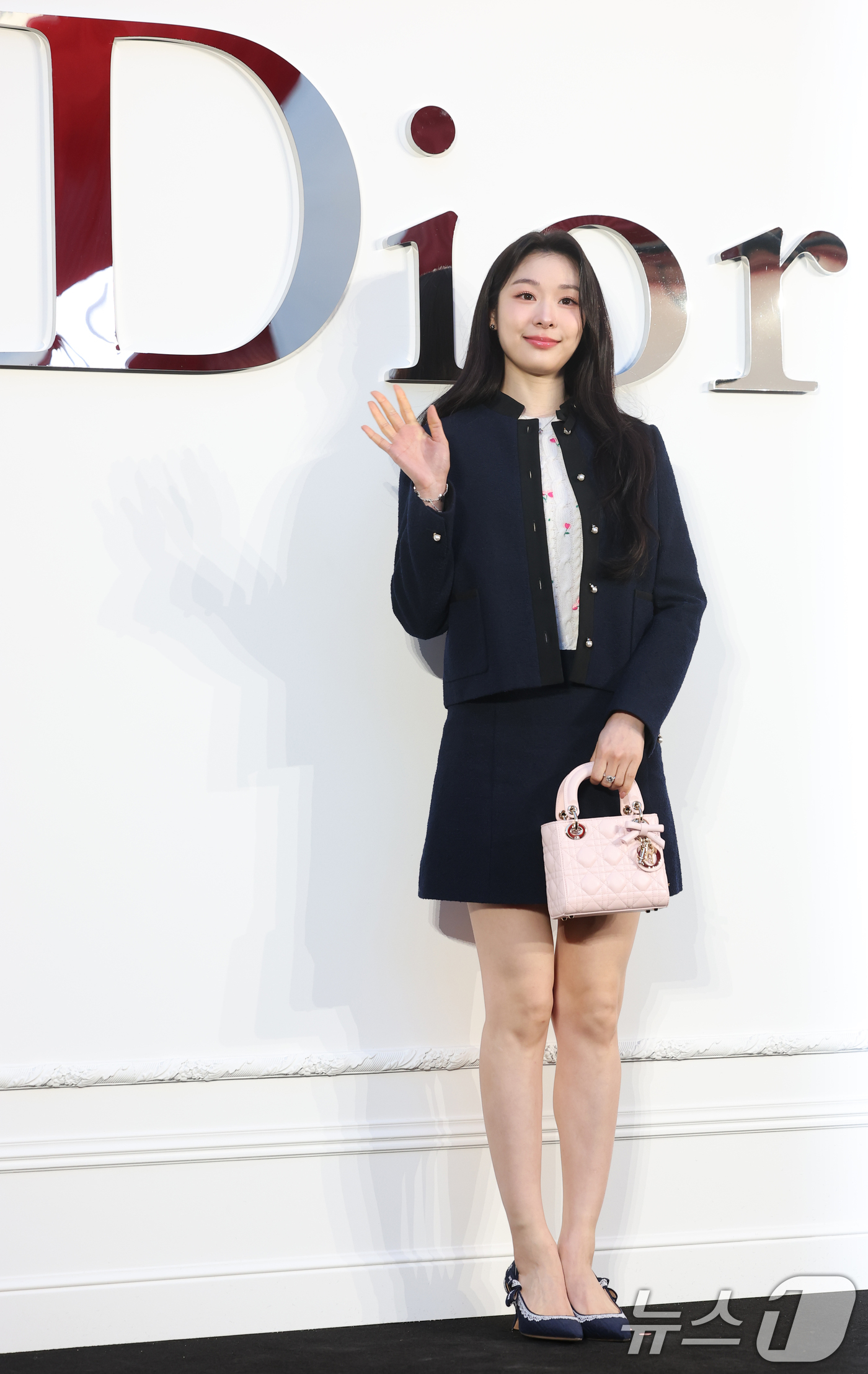 (서울=뉴스1) 권현진 기자 = '피겨여왕' 김연아가 7일 오후 서울 성동구 디올 성수에서 열린 조나단 디올 컬렉션 론칭 기념 행사에 참석해 포즈를 취하고 있다. 2026.1.7/ …