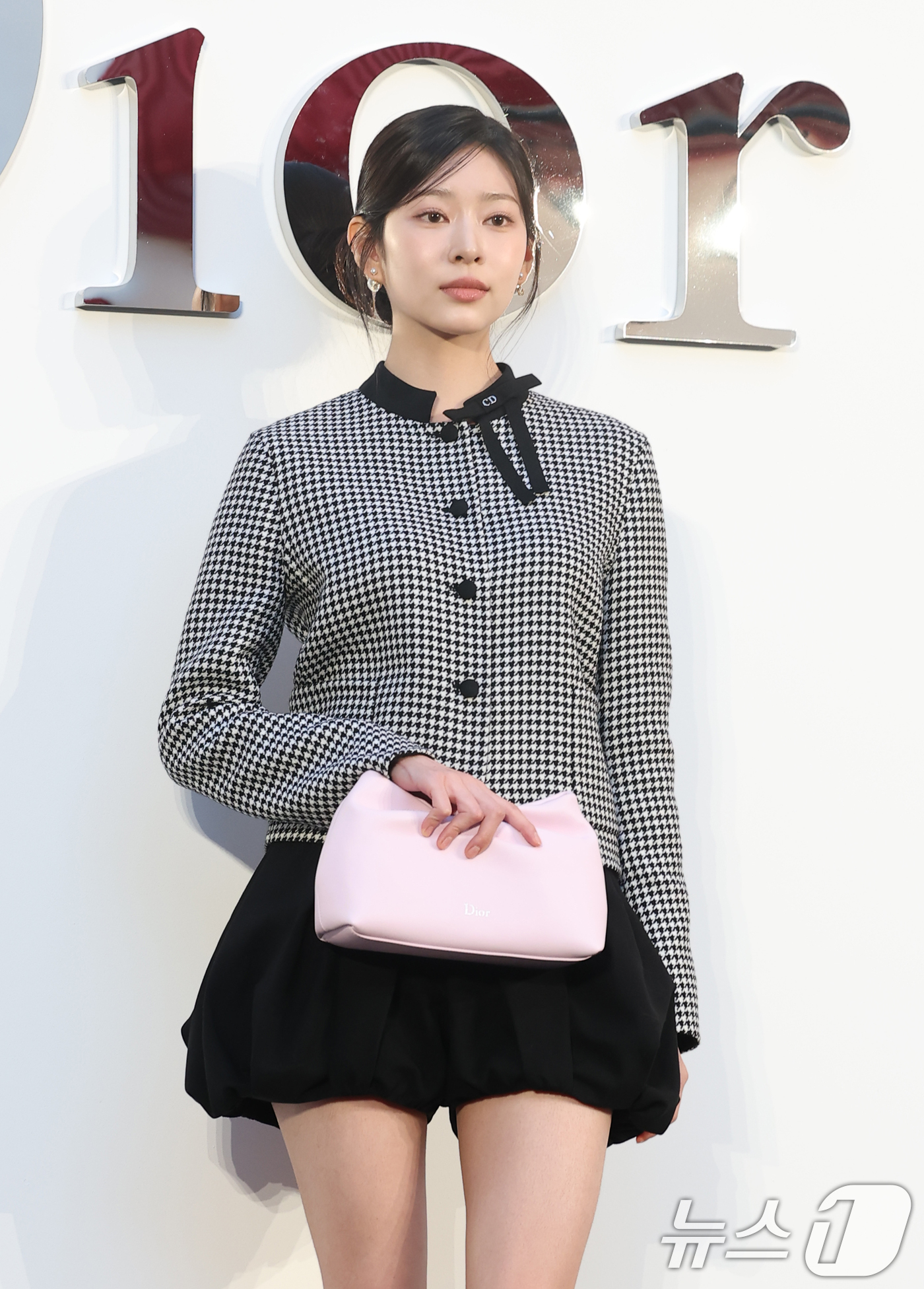(서울=뉴스1) 권현진 기자 = 배우 겸 가수 김민주가 7일 오후 서울 성동구 디올 성수에서 열린 조나단 디올 컬렉션 론칭 기념 행사에 참석해 포즈를 취하고 있다. 2026.1.7 …