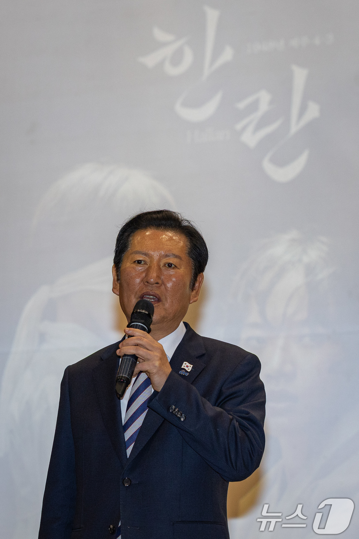 (서울=뉴스1) 유승관 기자 = 정청래 더불어민주당 대표가 7일 서울 여의도 국회 의원회관에서 열린 영화 '한란' 국회상영회에서 인사말을 하고 있다. 2026.1.7/뉴스1