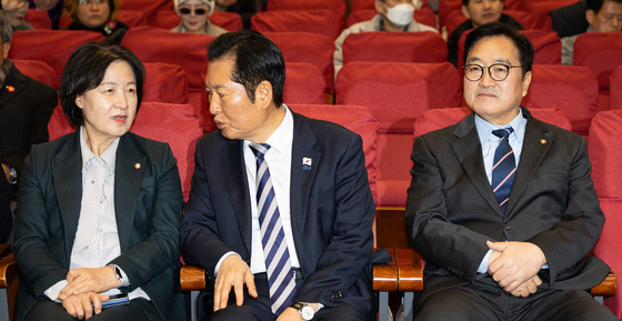 대화 나누는 정청래 민주당 대표와 추미애 법사위원장