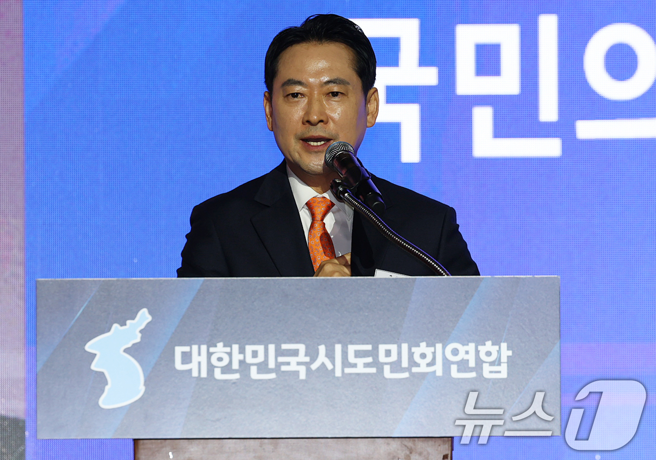 (서울=뉴스1) 오대일 기자 = 장동혁 국민의힘 대표가 7일 오후 서울 중구 롯데호텔에서 열린 대한민국시도민연합회장 이취임식 및 충북도민회중앙회 신년교례회에서 축사를 하고 있다. …