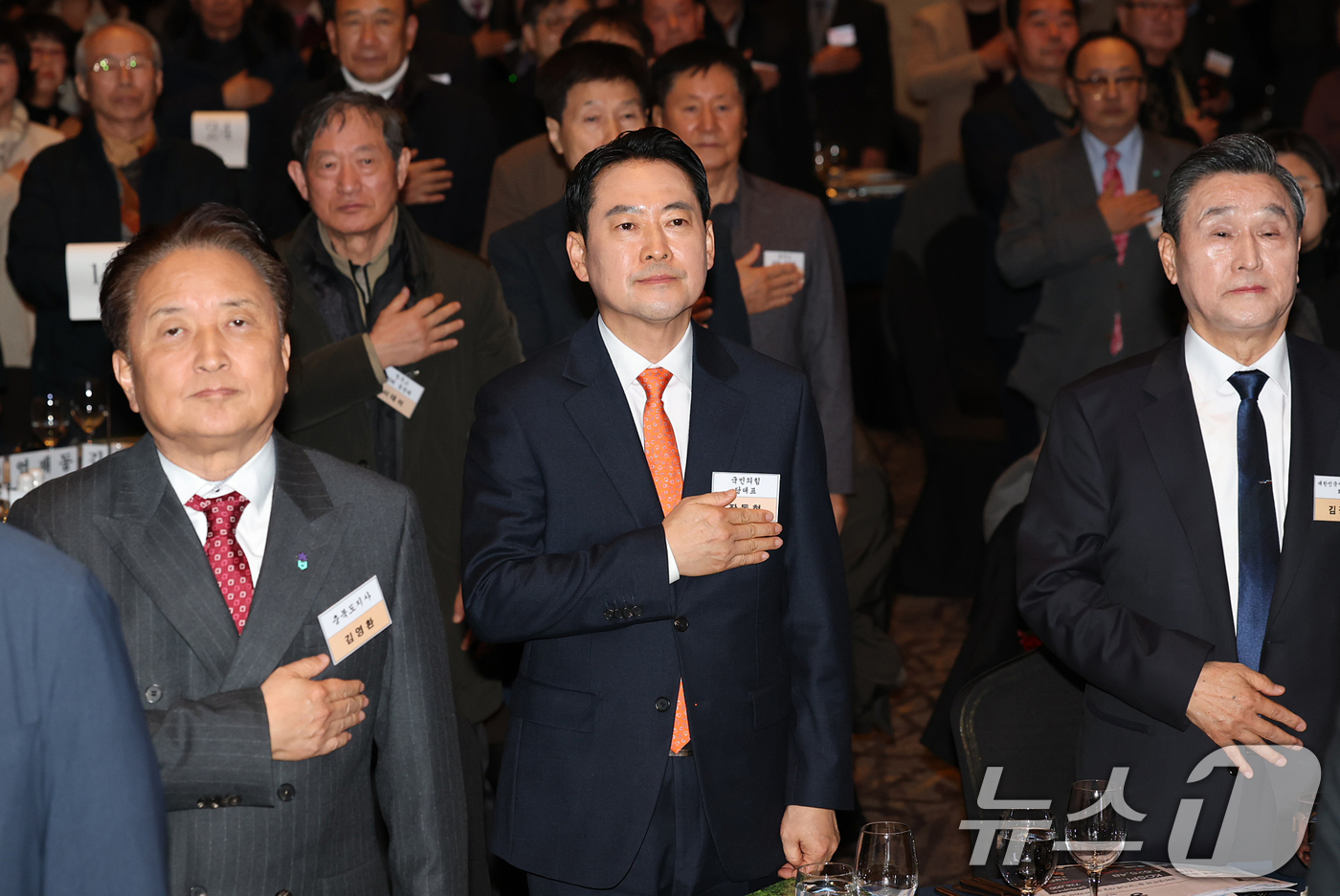 (서울=뉴스1) 오대일 기자 = 장동혁 국민의힘 대표가 7일 오후 서울 중구 롯데호텔에서 열린 대한민국시도민연합회장 이취임식 및 충북도민회중앙회 신년교례회에서 김영환 충북도지사, …