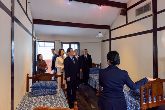 임시정부청사 기념관 살펴보는 이재명 대통령·김혜경 여사