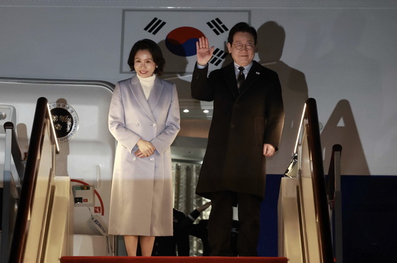 李대통령, '3박4일' 국빈방중 마치고 귀국…"한중 관계 복원 성과"