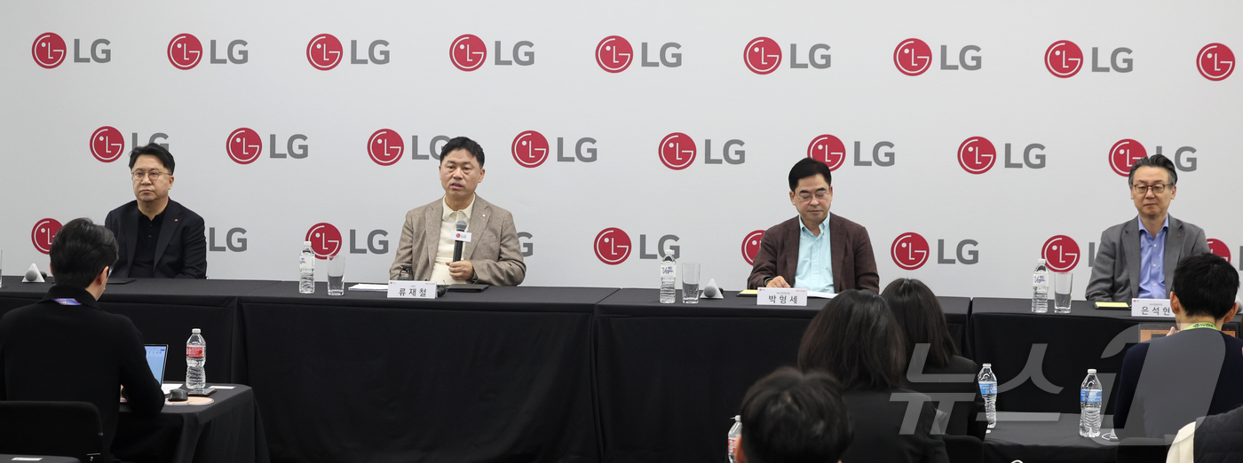 (라스베이거스=뉴스1) 황기선 기자 = 류재철 LG전자 대표(사장)이 7일(현지시간) 미국 네바다주 라스베이거스 컨벤션센터(LVCC)에서 열린 'CES2026 LG전자 기자간담회' …