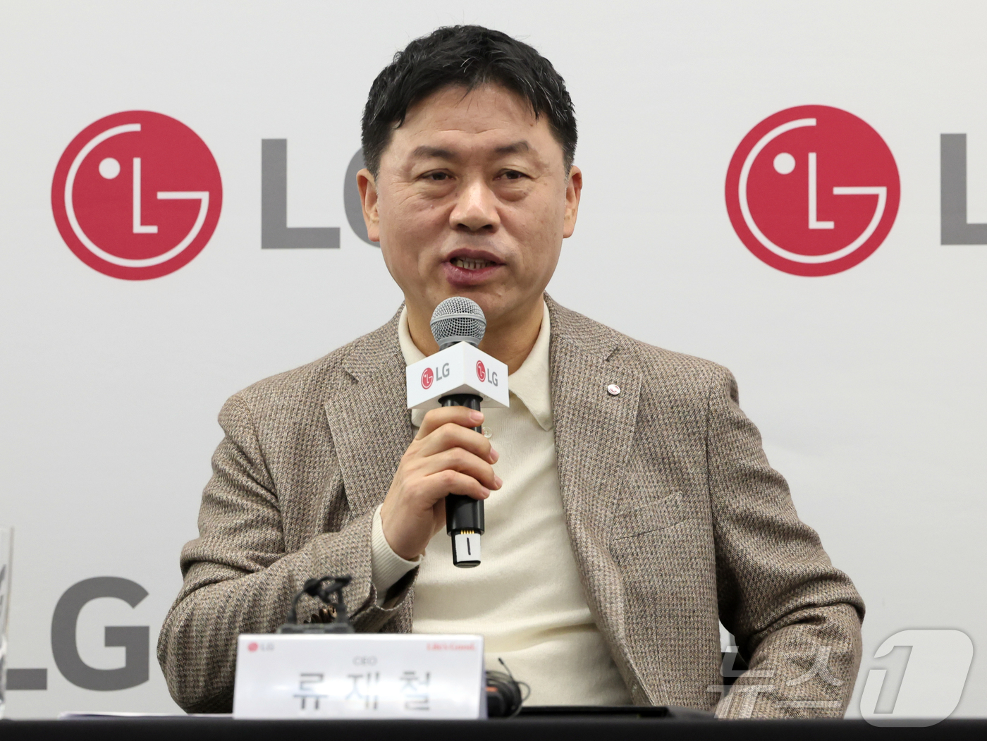 (라스베이거스=뉴스1) 황기선 기자 = 류재철 LG전자 대표(사장)이 7일(현지시간) 미국 네바다주 라스베이거스 컨벤션센터(LVCC)에서 열린 'CES2026 LG전자 기자간담회' …