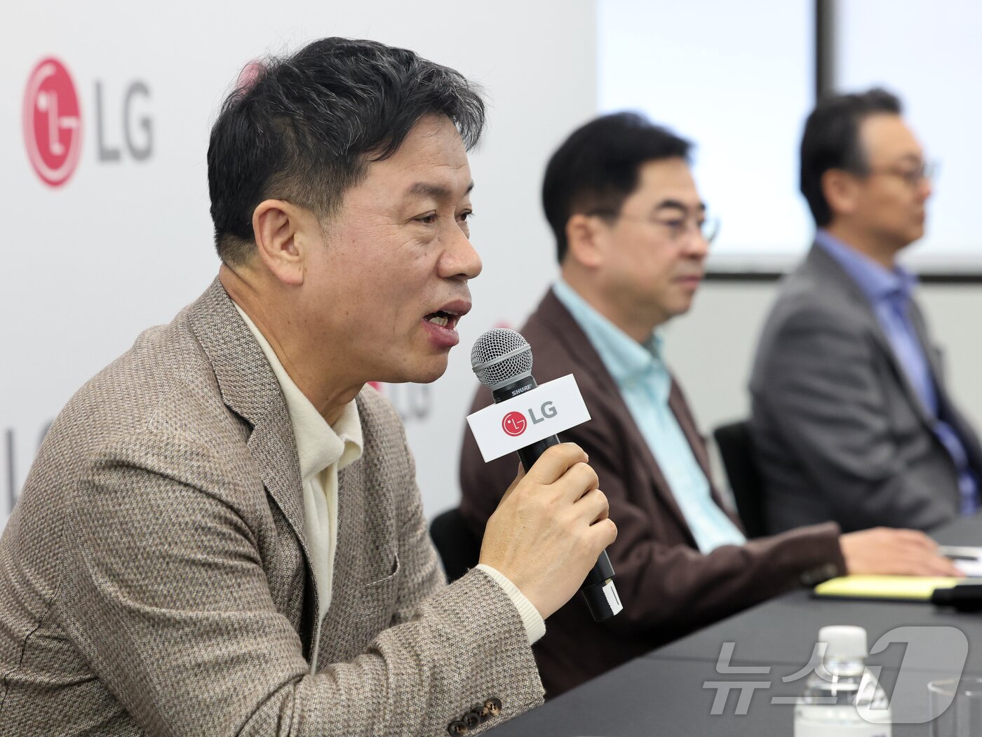 본문 이미지 - 류재철 LG전자 대표(사장)이 7일(현지시간) 미국 네바다주 라스베이거스 컨벤션센터(LVCC)에서 열린 'CES2026 LG전자 기자간담회'에서 인사말을 하고 있다. 2026.1.8/뉴스1 ⓒ News1 황기선 기자