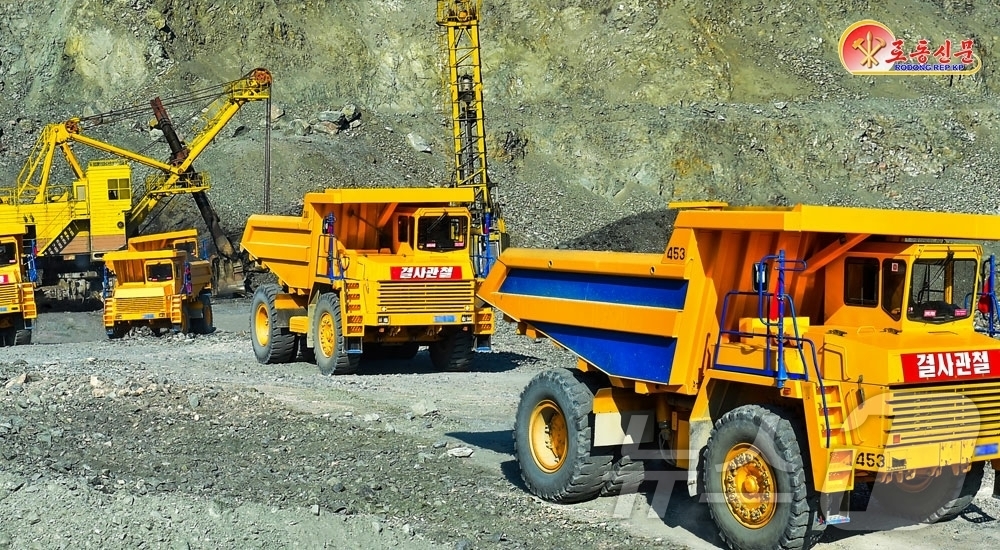 (평양 노동신문=뉴스1) = 북한 노동당 기관지 노동신문은 8일 "당 제９차대회를 승리자의 대회, 영광의 대회로 맞이하기 위해 인민경제 여러 부문과 단위의 일군(간부)들과 노동계급 …