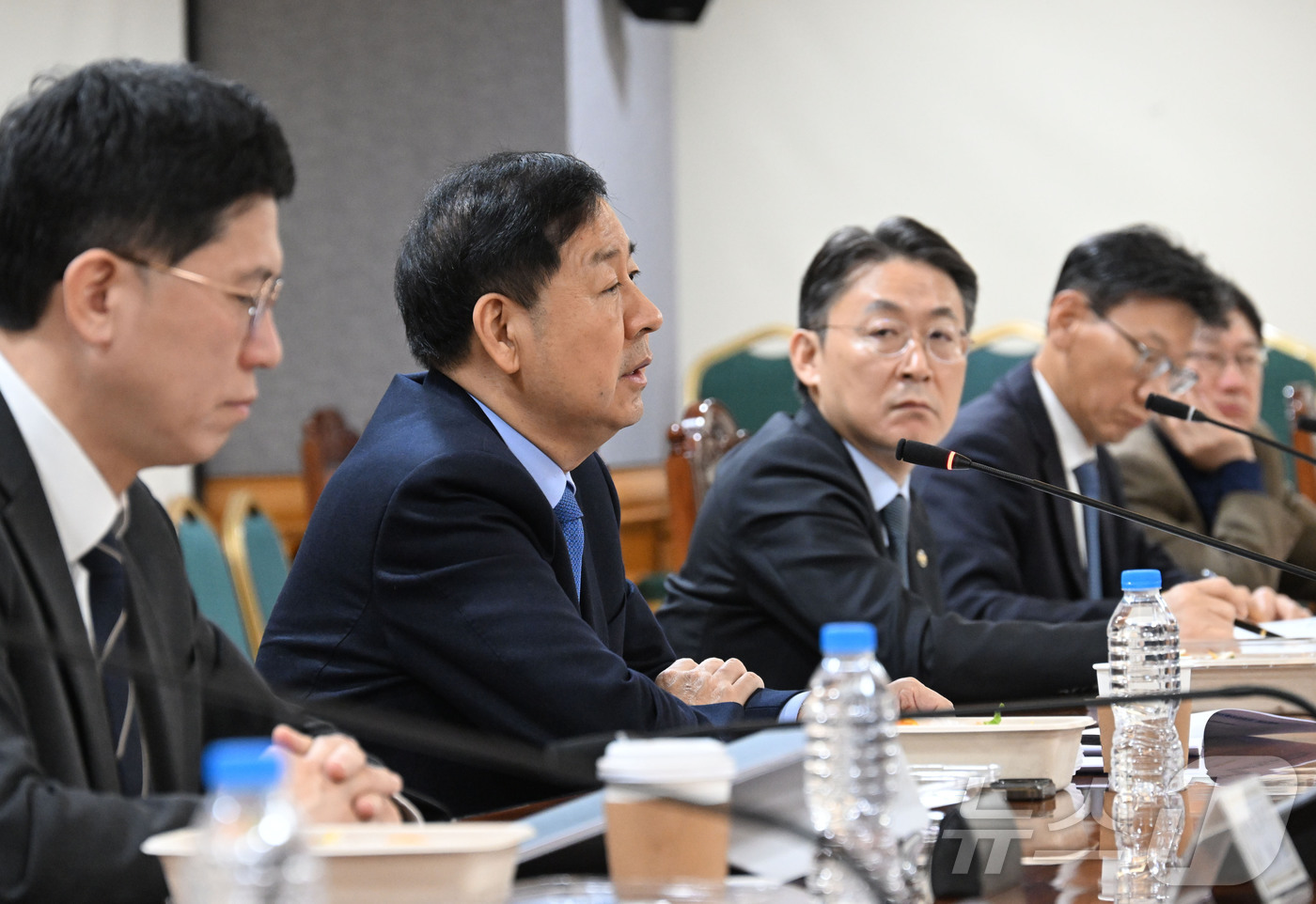 (서울=뉴스1) = 구윤철 부총리 겸 재정경제부 장관이 8일 서울 중구 은행연합회에서 열린 '시장상황점검회의'에서 발언하고 있다. (재정경제부 제공. 재판매 및 DB 금지) 202 …