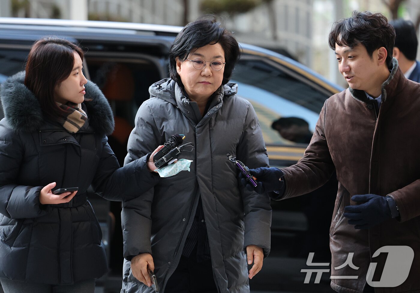 본문 이미지 - 이혜훈 초대 기획예산처 장관 후보자가 8일 오전 서울 중구 예금보험공사에 마련된 인사청문회 준비 사무실로 출근하고 있다. 2026.1.8/뉴스1 ⓒ News1 오대일 기자