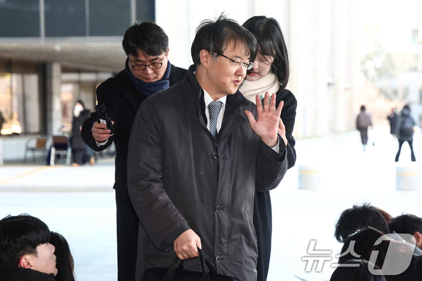 (서울=뉴스1) 김민지 기자 = 통일교와 신천지의 정교유착 의혹을 수사하는 합동수사본부를 이끌게 된 김태훈 본부장이 8일 오전 서울 서초구 서울고등검찰청으로 출근하고 있다. 202 …