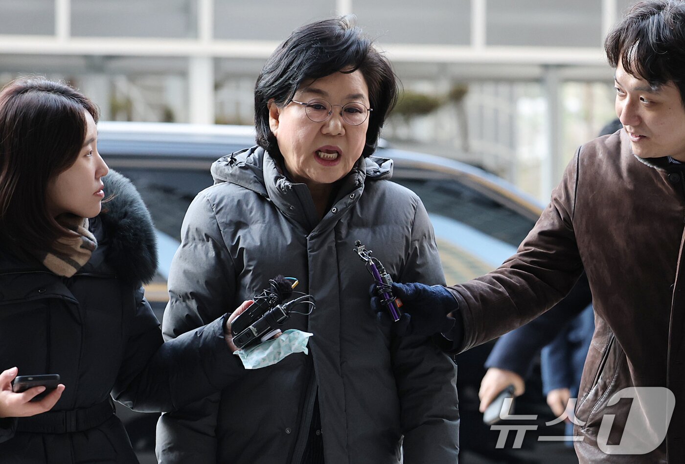 본문 이미지 - 이혜훈 초대 기획예산처 장관 후보자가 8일 오전 서울 중구 예금보험공사에 마련된 인사청문회 준비 사무실로 출근하며 취재진의 질문에 답하고 있다. 2026.1.8/뉴스1 ⓒ News1 오대일 기자