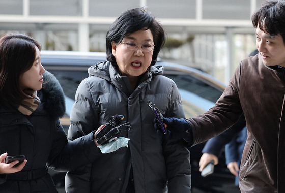 질문에 답하는 이혜훈 후보자