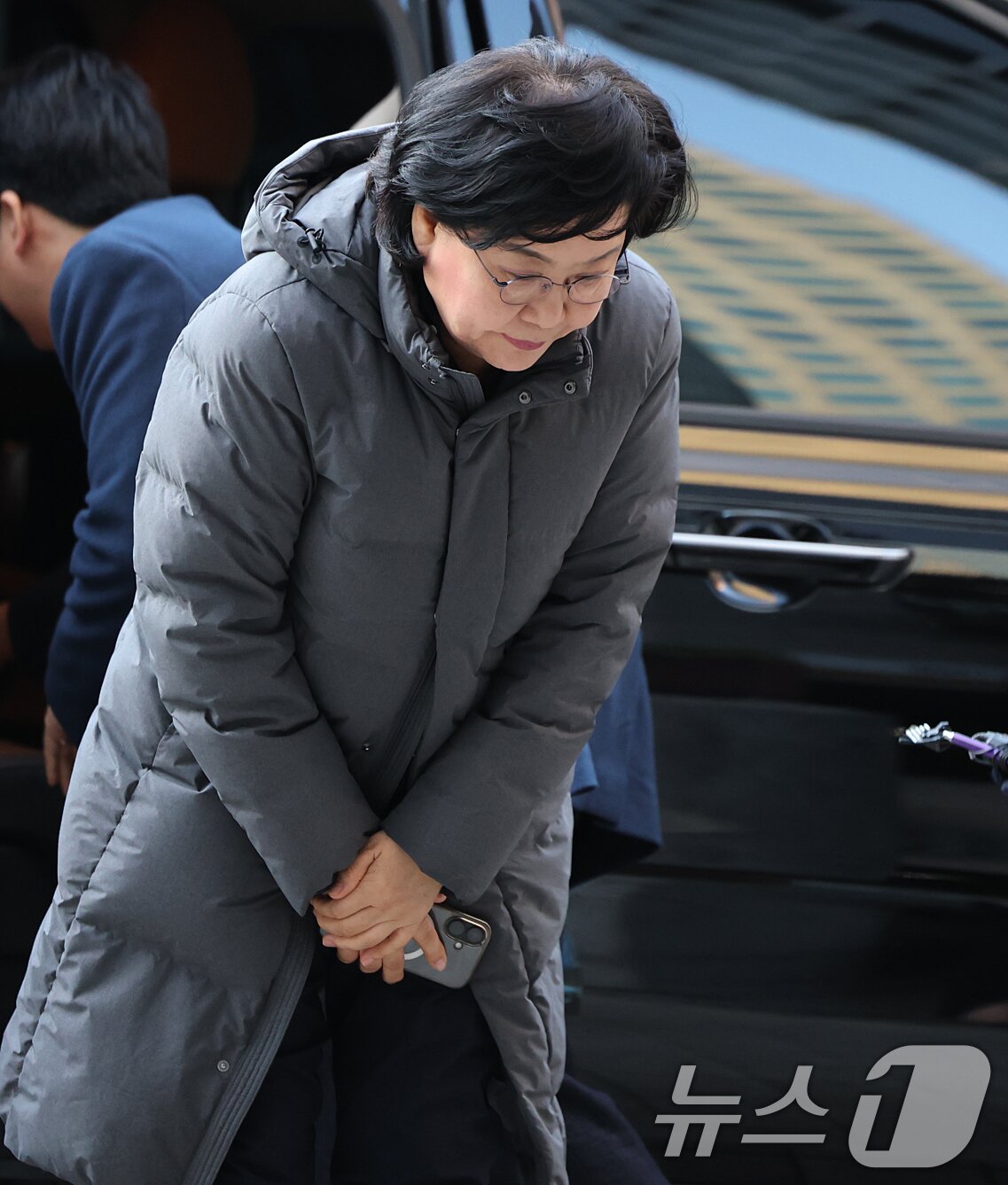 본문 이미지 - 이혜훈 초대 기획예산처 장관 후보자가 8일 오전 서울 중구 예금보험공사에 마련된 인사청문회 준비 사무실로 출근하며 취재진을 향해 인사하고 있다. 2026.1.8/뉴스1 ⓒ News1 오대일 기자