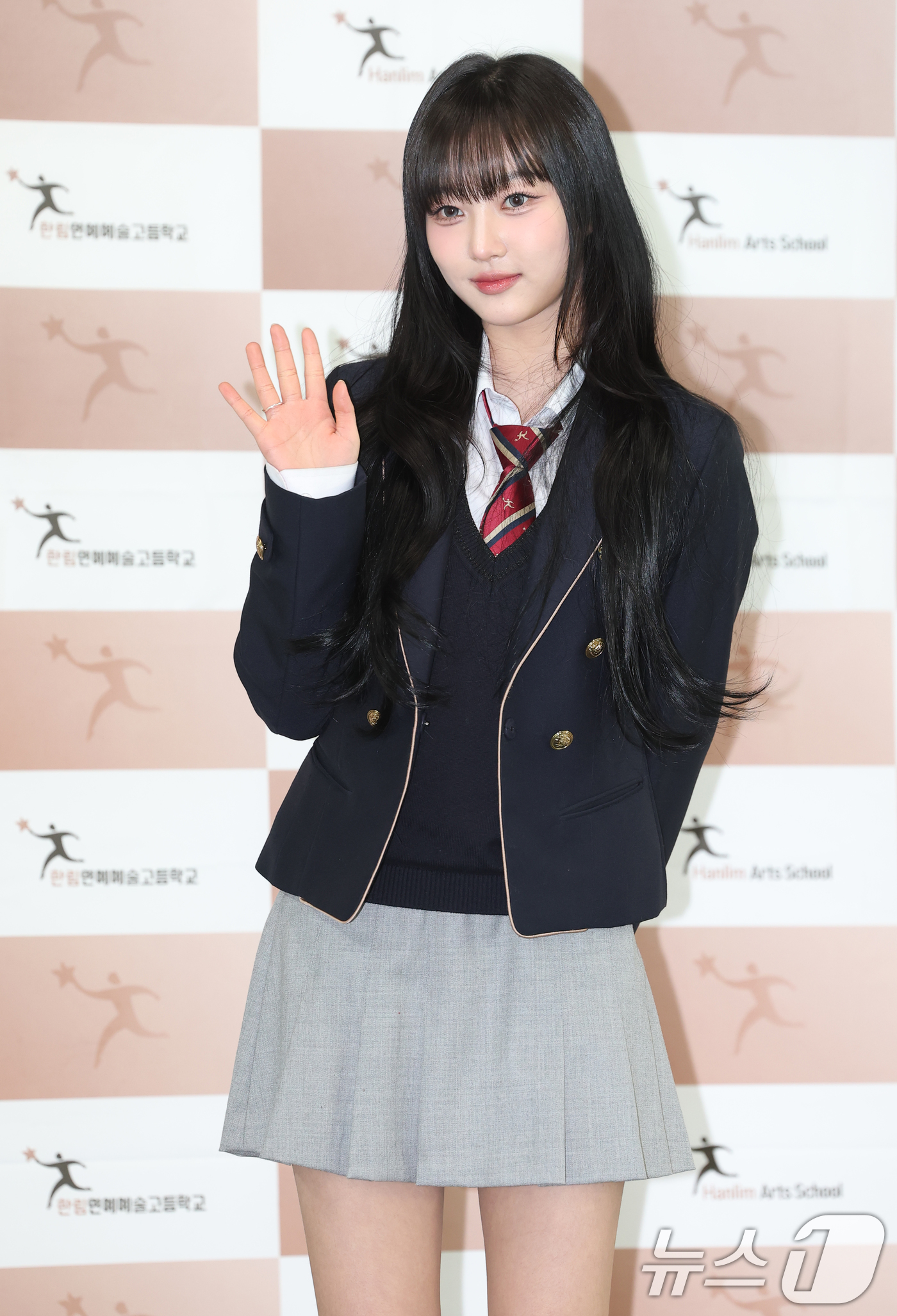 (서울=뉴스1) 권현진 기자 = 유스피어 시안이 8일 오전 서울 송파구 한림연예예술고등학교에서 진행된 제 15회 졸업식에 참석해 포즈를 취하고 있다. 2026.1.8/뉴스1