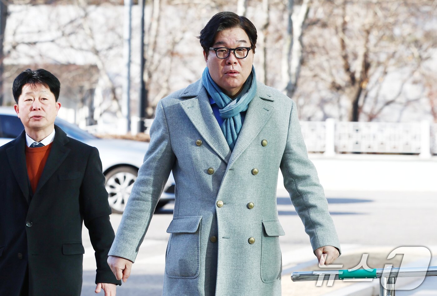 본문 이미지 - 김성태 쌍방울 전 회장이 8일 오전 쌍방울 대북송금 수사 과정에서 불거진 진술 회유 의혹 관련 조사를 받기 위해 서울 서초구 서울고등검찰청으로 출석하고 있다. 2026.1.8/뉴스1 ⓒ News1 김민지 기자