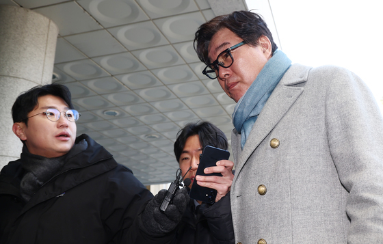 김성태 쌍방울 전 회장, 대북송금 회유 의혹 관련 검찰 출석