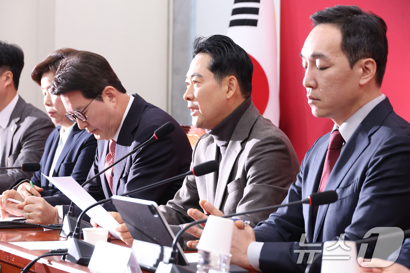 (서울=뉴스1) 신웅수 기자 = 장동혁 국민의힘 대표가 8일 서울 여의도 국회에서 열린 최고위원회의에서 발언하고 있다. 2026.1.8/뉴스1