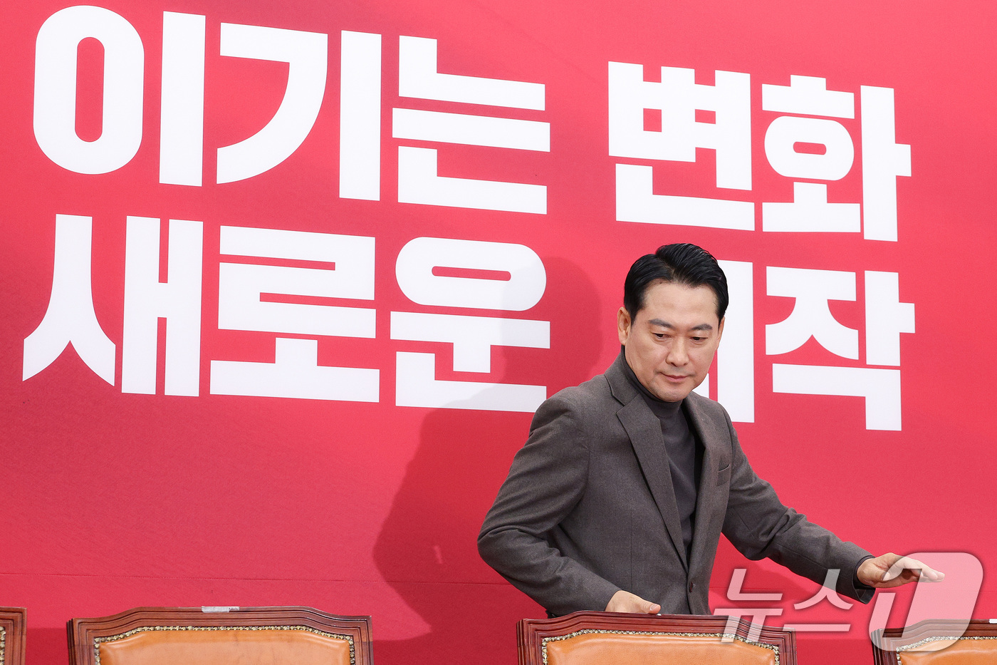 (서울=뉴스1) 신웅수 기자 = 장동혁 국민의힘 대표가 8일 서울 여의도 국회에서 열린 최고위원회의에 참석하고 있다. 2026.1.8/뉴스1