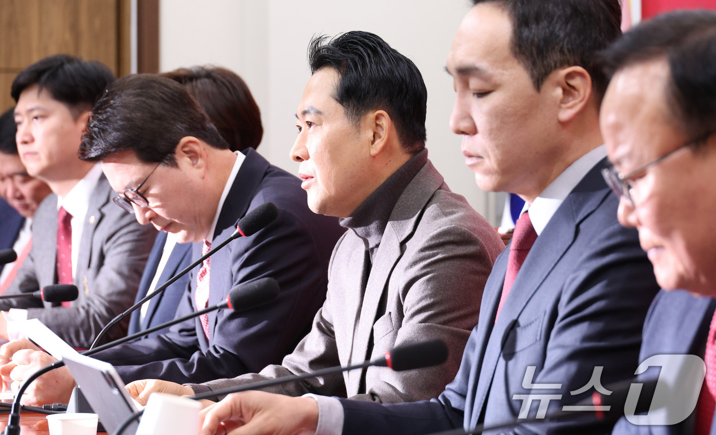 (서울=뉴스1) 신웅수 기자 = 장동혁 국민의힘 대표가 8일 서울 여의도 국회에서 열린 최고위원회의에서 발언하고 있다. 2026.1.8/뉴스1