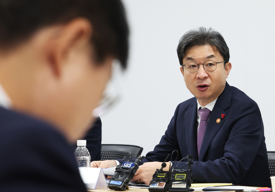 수원서민금융통합지원센터 방문한 이억원 위원장