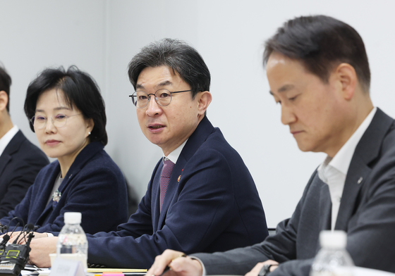 수원서민금융통합지원센터 방문한 이억원 위원장