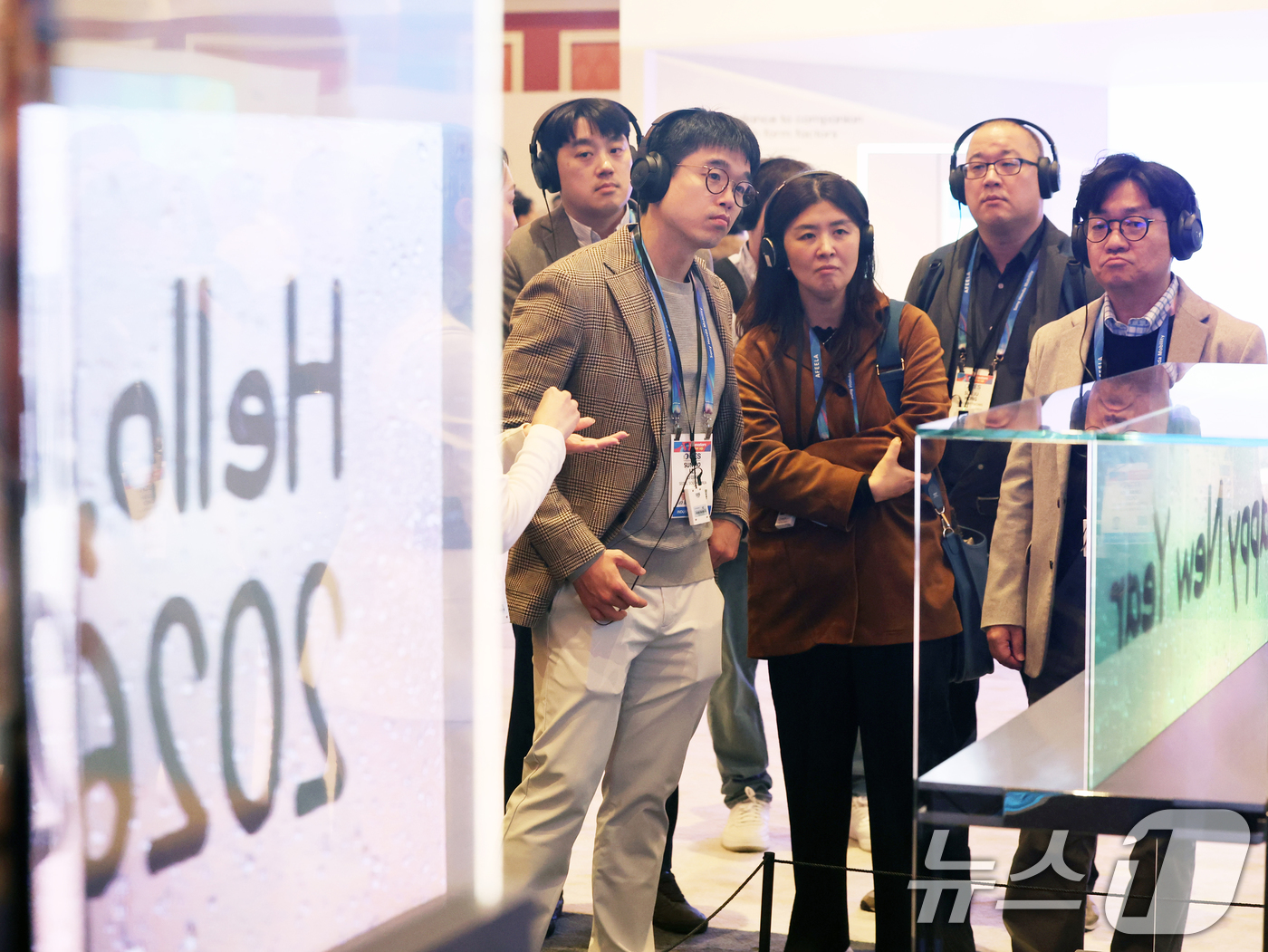 (라스베이거스=뉴스1) 황기선 기자 = 이선호 CJ그룹 미래기획그룹장이 7일(현지시간) 미국 네바다주 라스베이거스 윈호텔에 마련된 ' CES 2026 삼성전자 단독 전시장'에서 …