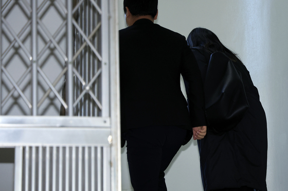 경찰 포렌식 작업 참석한 임종성 전 의원 변호인