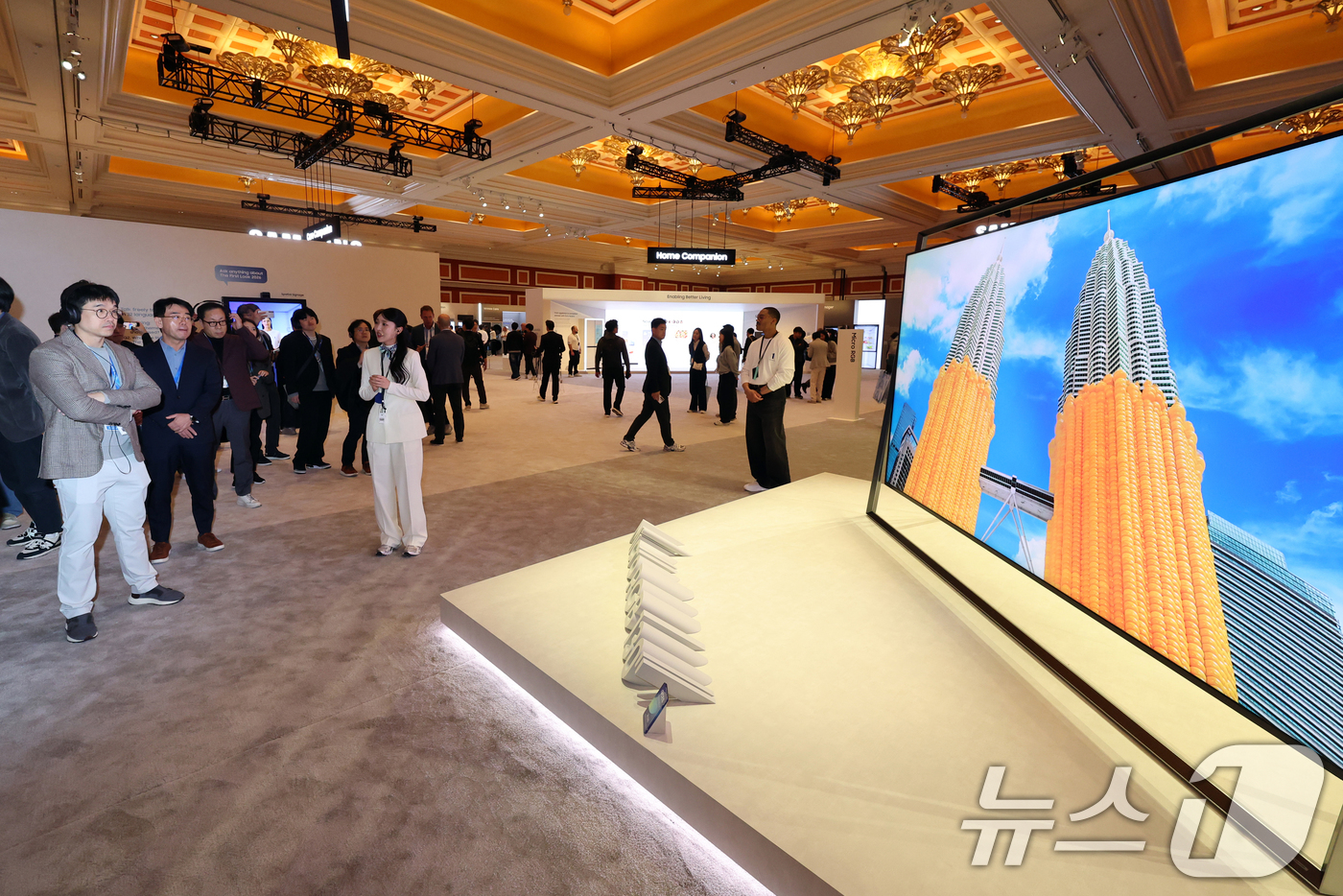 (라스베이거스=뉴스1) 황기선 기자 = 이선호 CJ그룹 미래기획그룹장이 7일(현지시간) 미국 네바다주 라스베이거스 윈호텔에 마련된 ' CES 2026 삼성전자 단독 전시장'에서 …