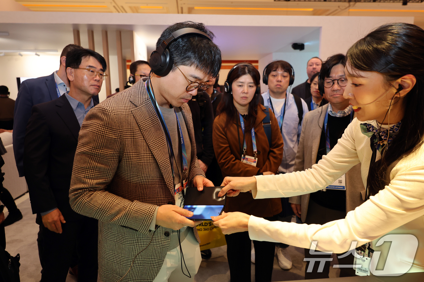 (라스베이거스=뉴스1) 황기선 기자 = 이선호 CJ그룹 미래기획그룹장이 7일(현지시간) 미국 네바다주 라스베이거스 윈호텔에 마련된 ' CES 2026 삼성전자 단독 전시장'에서 …