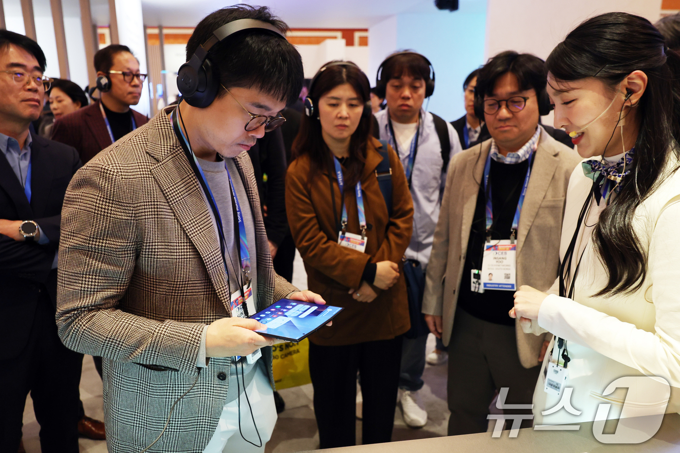 (라스베이거스=뉴스1) 황기선 기자 = 이선호 CJ그룹 미래기획그룹장이 7일(현지시간) 미국 네바다주 라스베이거스 윈호텔에 마련된 ' CES 2026 삼성전자 단독 전시장'에서 …