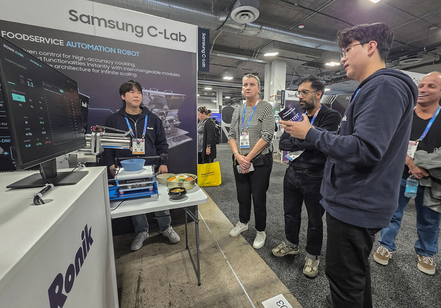 사진 한장으로 우리 강아지 건강검진…조리로봇, 식재료 계량 척척