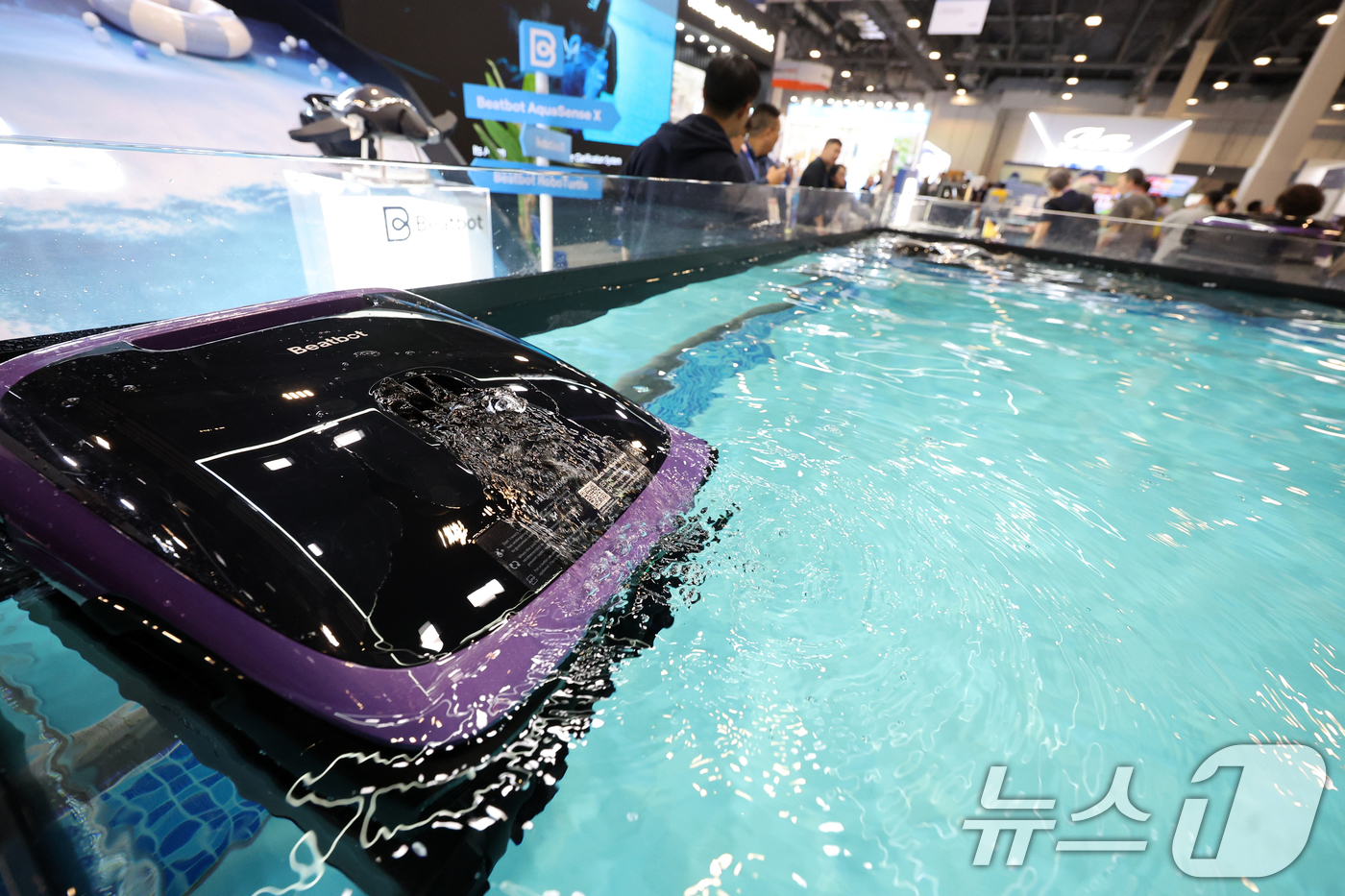 (라스베이거스=뉴스1) 황기선 기자 = 세계 최대 IT(정보기술)·가전 전시회 'CES 2026' 개막 이틀차인 7일(현지시간) 미국 네바다주 라스베이거스 베네치안엑스포 유레카관에 …