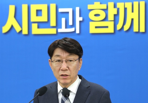 답변하는 우범기 전주시장