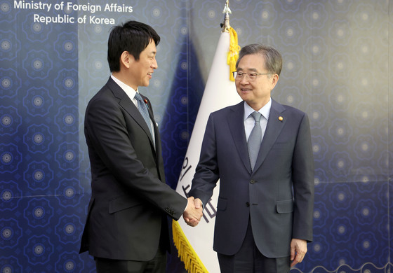 고바야시 다카유키 日 자민당 정무조사회장 접견하는 조현 장관