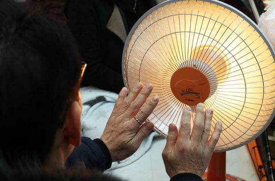 내일 내륙 최대 15㎝·수도권 8㎝ 눈폭탄…기온은 평년 웃돌 듯