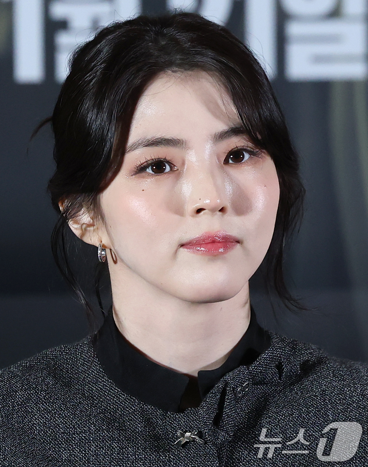 (서울=뉴스1) 권현진 기자 = 배우 한소희가 8일 서울 송파구 롯데시네마 월드타워점에서 열린 영화 '프로젝트 Y (감독 이환)' 언론시사회에 참석해 객석을 바라보고 있다.'프로젝 …