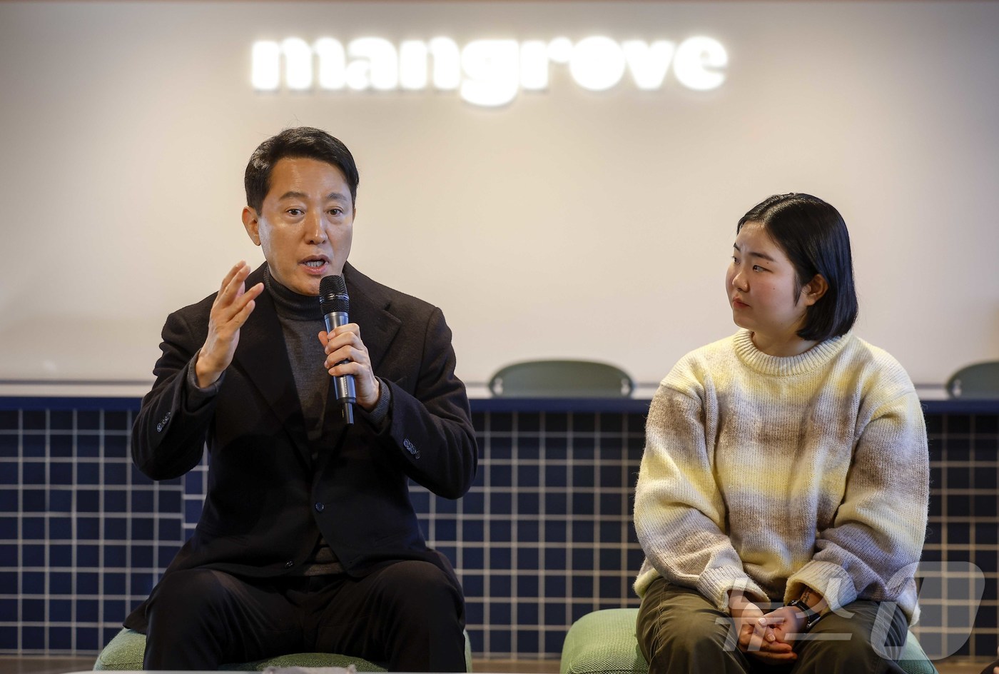 (서울=뉴스1) 박지혜 기자 = 오세훈 서울시장이 8일 서울 마포구 기업형 민간임대주택인 맹그로브 신촌을 찾아 현장점검을 마친 뒤 열린 간담회에서 발언하고 있다. (공동취재) 20 …