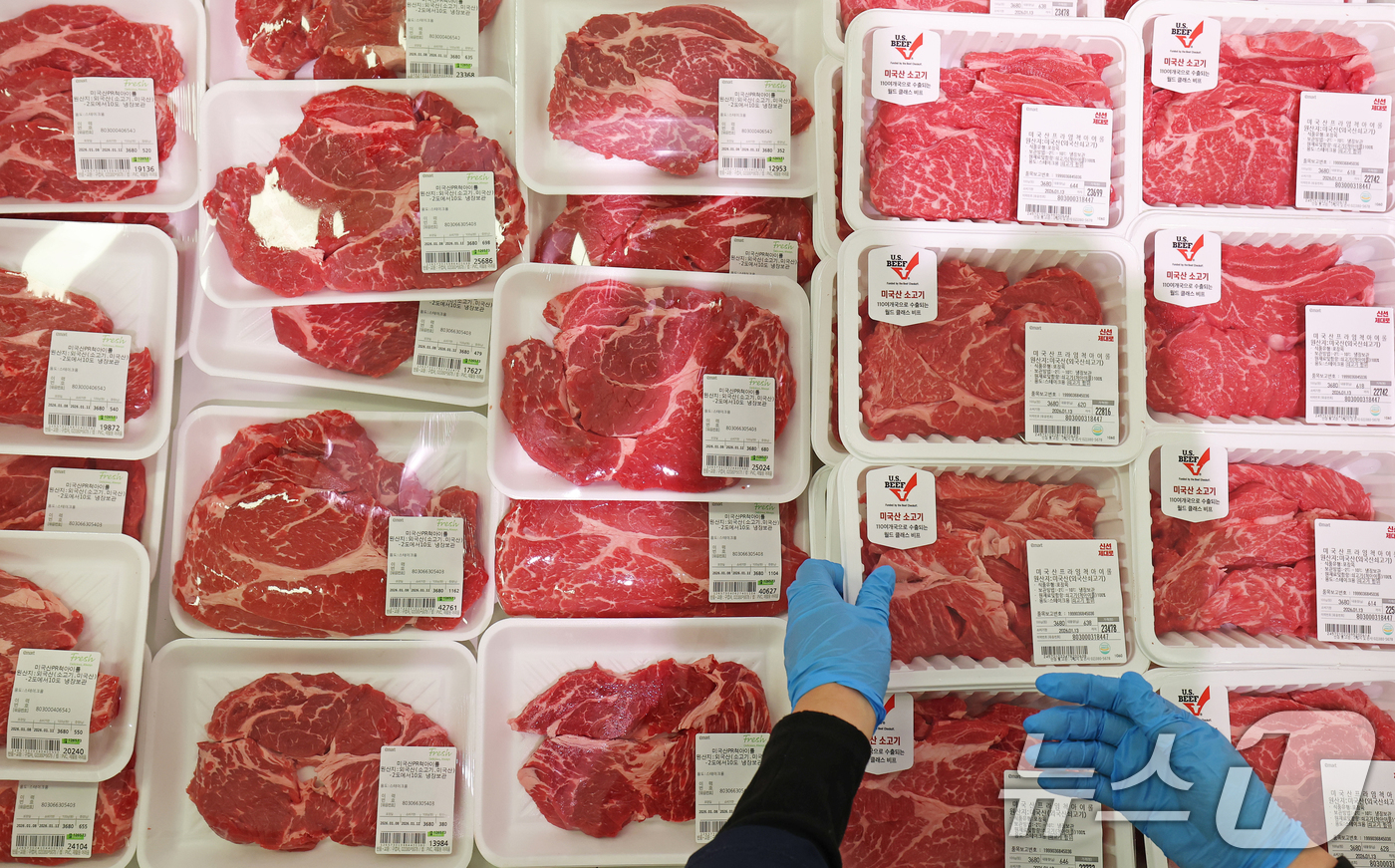 (서울=뉴스1) 오대일 기자 = 올해부터 소고기, 우유, 감귤 등 미국에서 수입하는 농축산물 45종의 관세가 0%로 조정됐다. 농림축산식품부는 지난 2012년 발효한 한미 자유무역 …